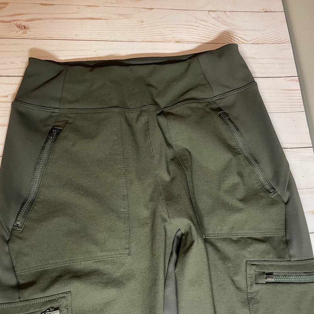 ATHLETA Headlands Hybrid Cargo II Tights Pants size 6 Green Peat